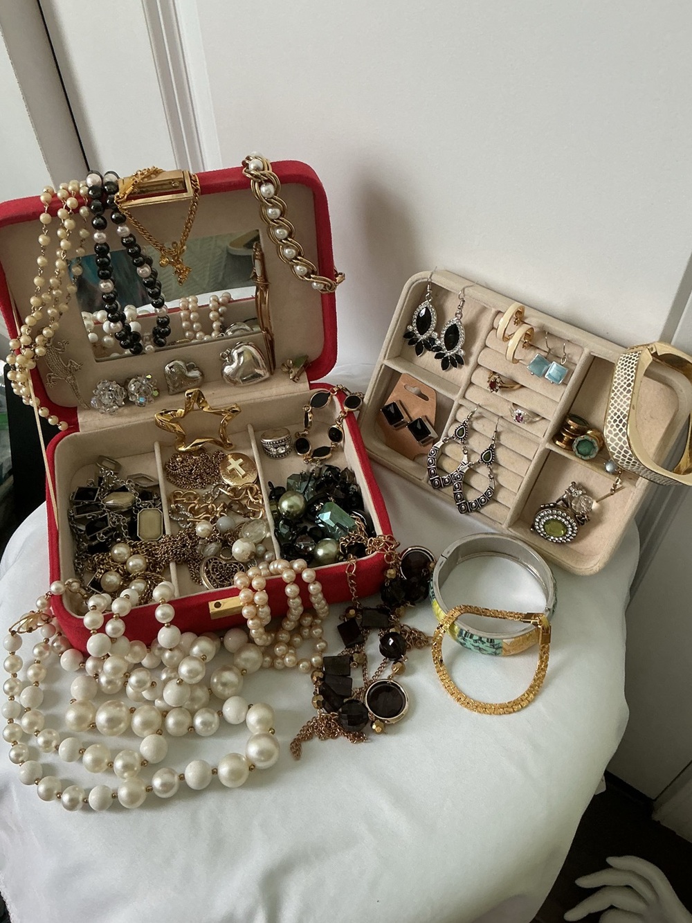 VINTAGE JEWELRY 35-Piece  BUNDLE SELLABLE & WEARABLE - Picture 11 of 12